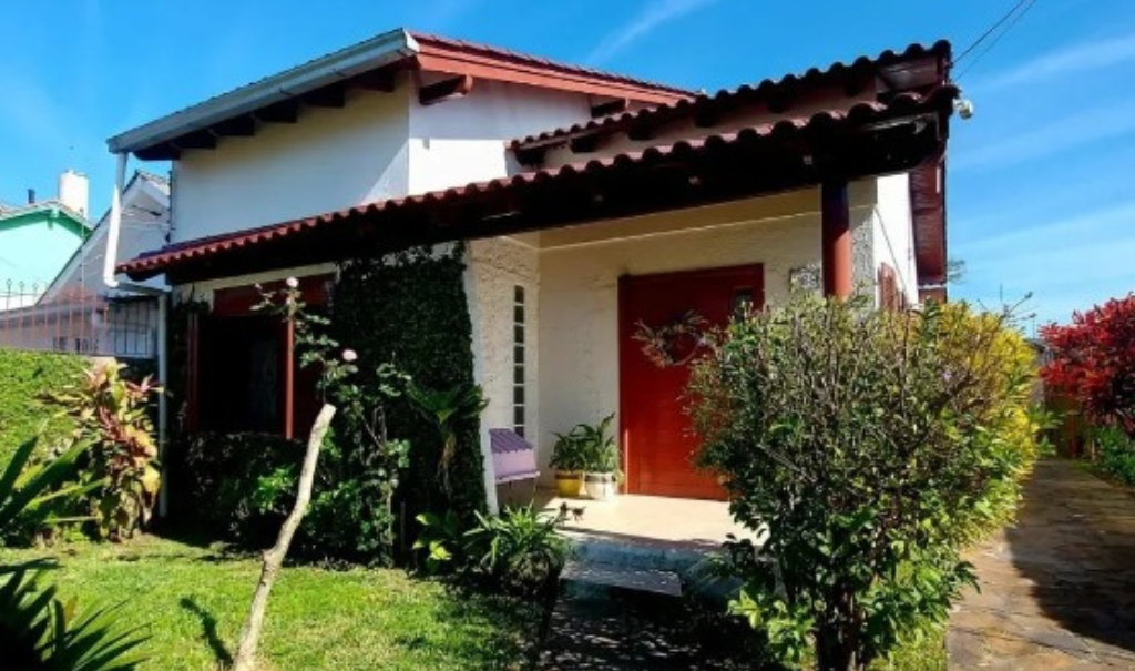 VENDE-SE EXCELENTE CASA NO BAIRRO ALVORADA