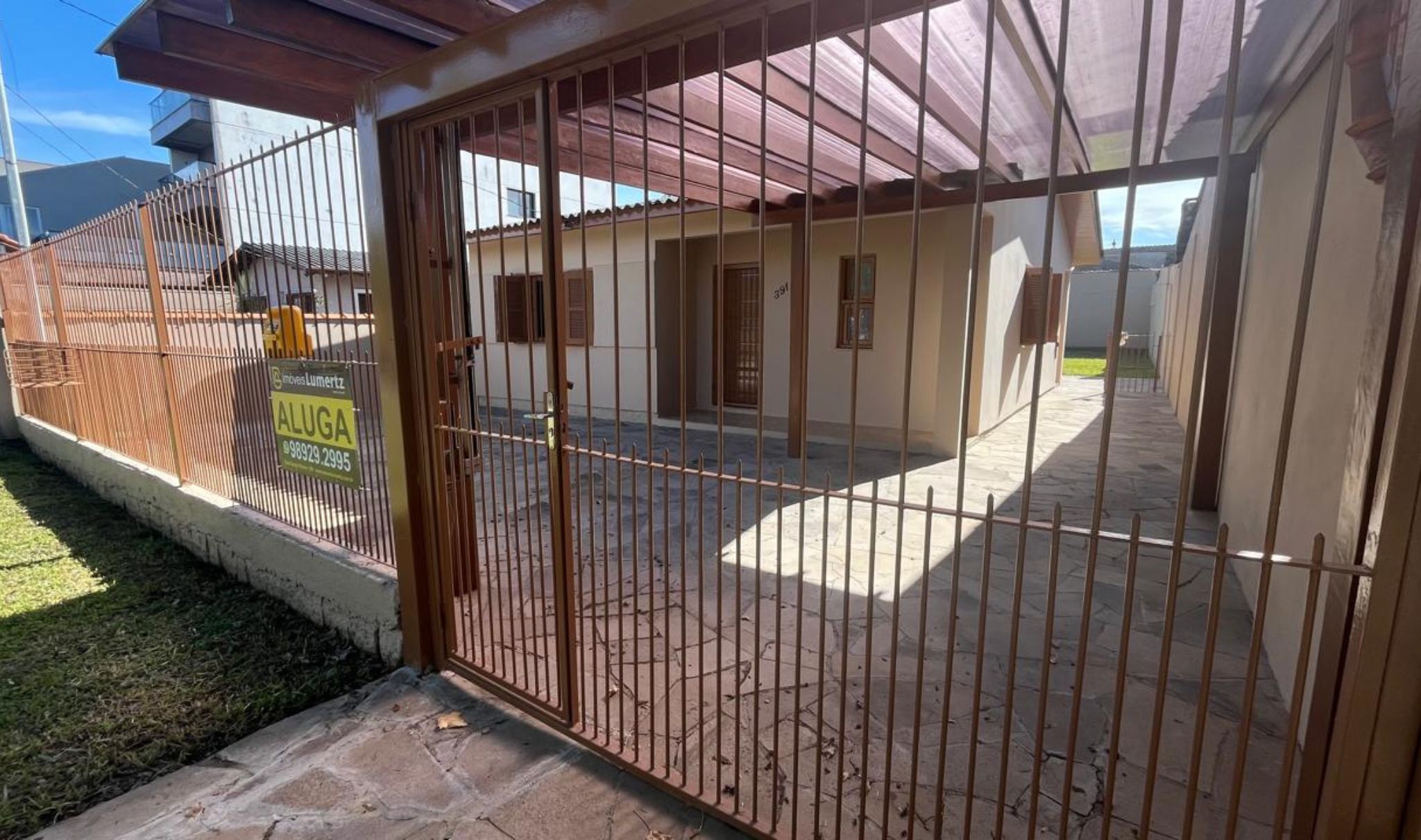 Excelente Casa para Locação localizada no Centro de Guaíba 
