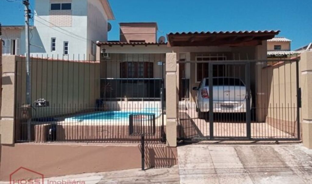 Casa de alvenaria com piscina no bairro colina