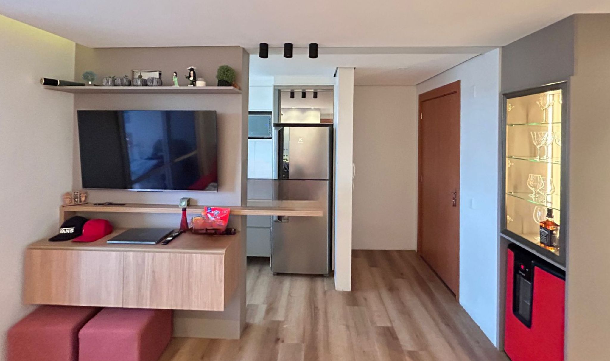 Ótimo Apartamento semimobiliado no Portal do Conde para Venda